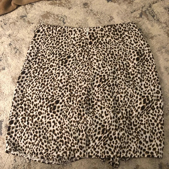 Nasty Gal Asymmetrical Scrunch Leopard Mini Skirt - Picture 4 of 5
